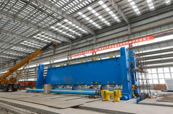 联合车间首台大型设备完成安装 中国船舶长兴造船基地二期工程取得新进展